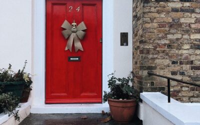 Όμορφα χρώματα βαφής μπροστινής πόρτας