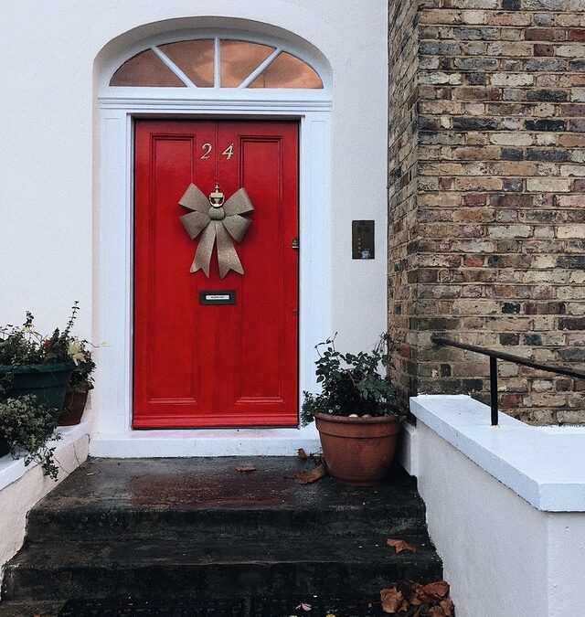 Όμορφα χρώματα βαφής μπροστινής πόρτας